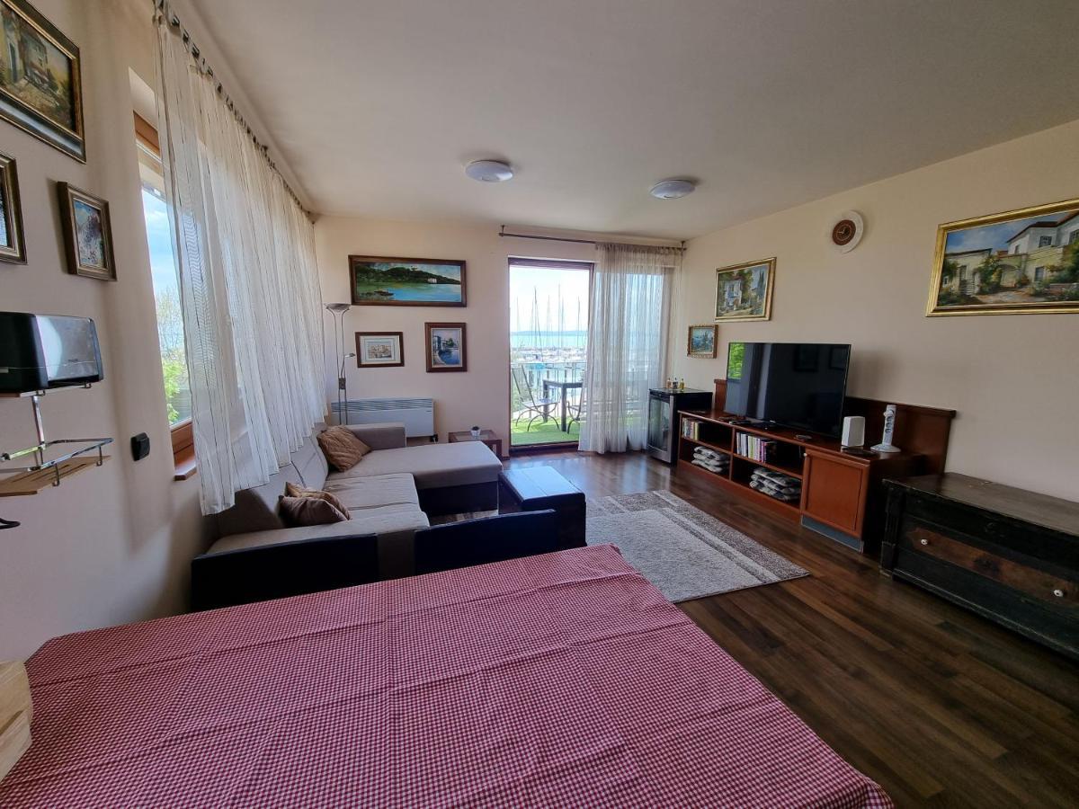 الشقق الفندقية بالاتونفوريدفي  Bilberry Apartman المظهر الخارجي الصورة